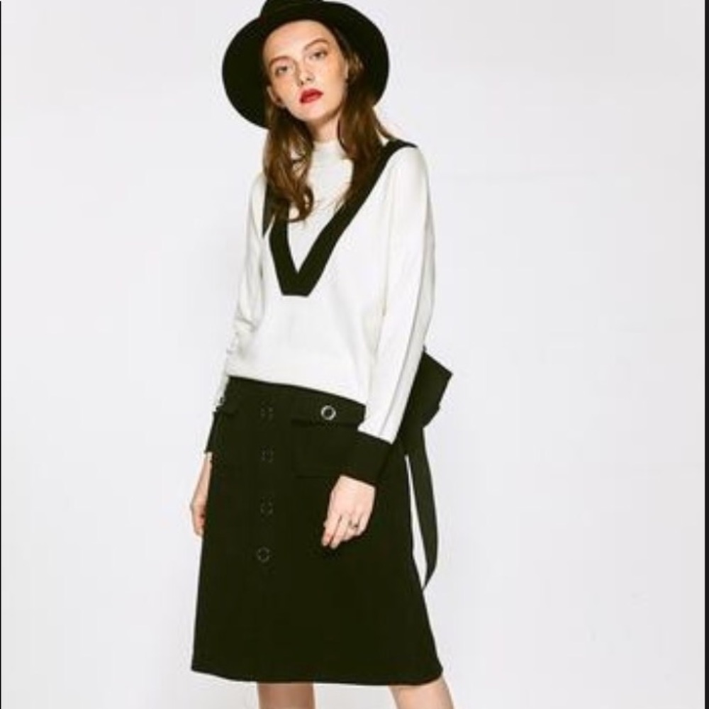 Few MODA white V high neck sweater